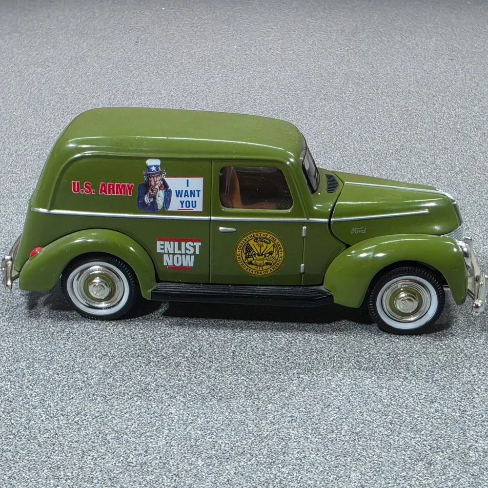 Golden Wheel 1940 Ford Sedan Delivery US Army Uncle Sam Green Excellent 1/32